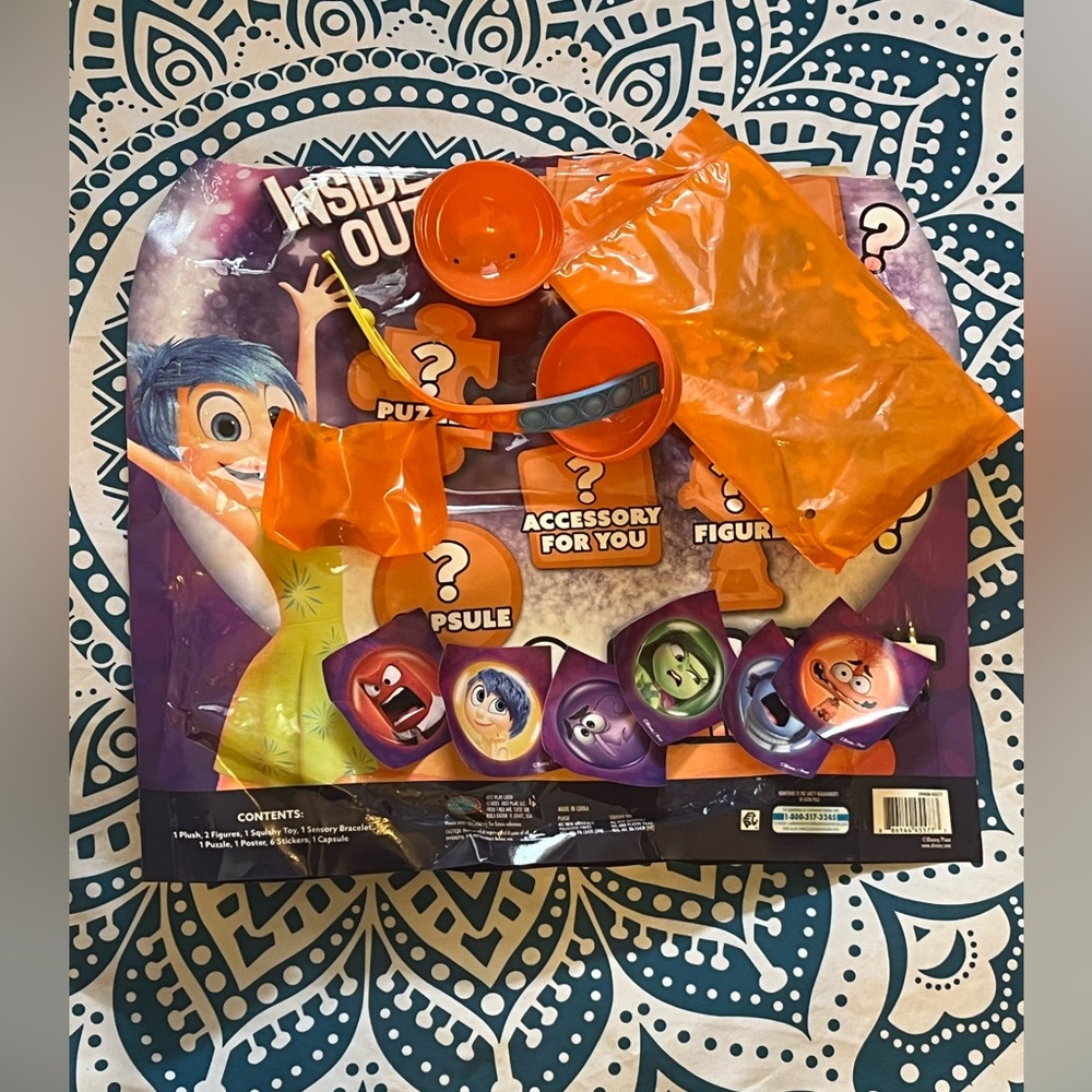 🌟❣️4/$10❣️🌟NWOT Inside Out Puzzle Blind bag items
